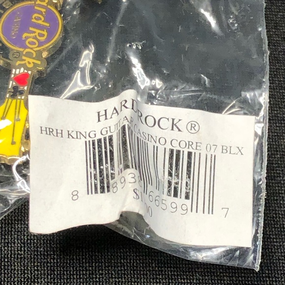 Pair of King & Queen Enamel Pins from Hardrock Casino Biloxi Mississippi. - Picture 10 of 10